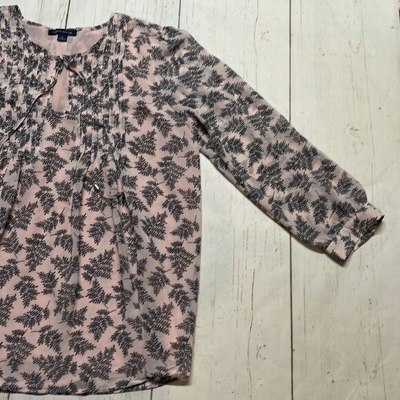 Tommy Hilfiger woman’s sheer BoHo style blouse. Size M. - Picture 2 of 9